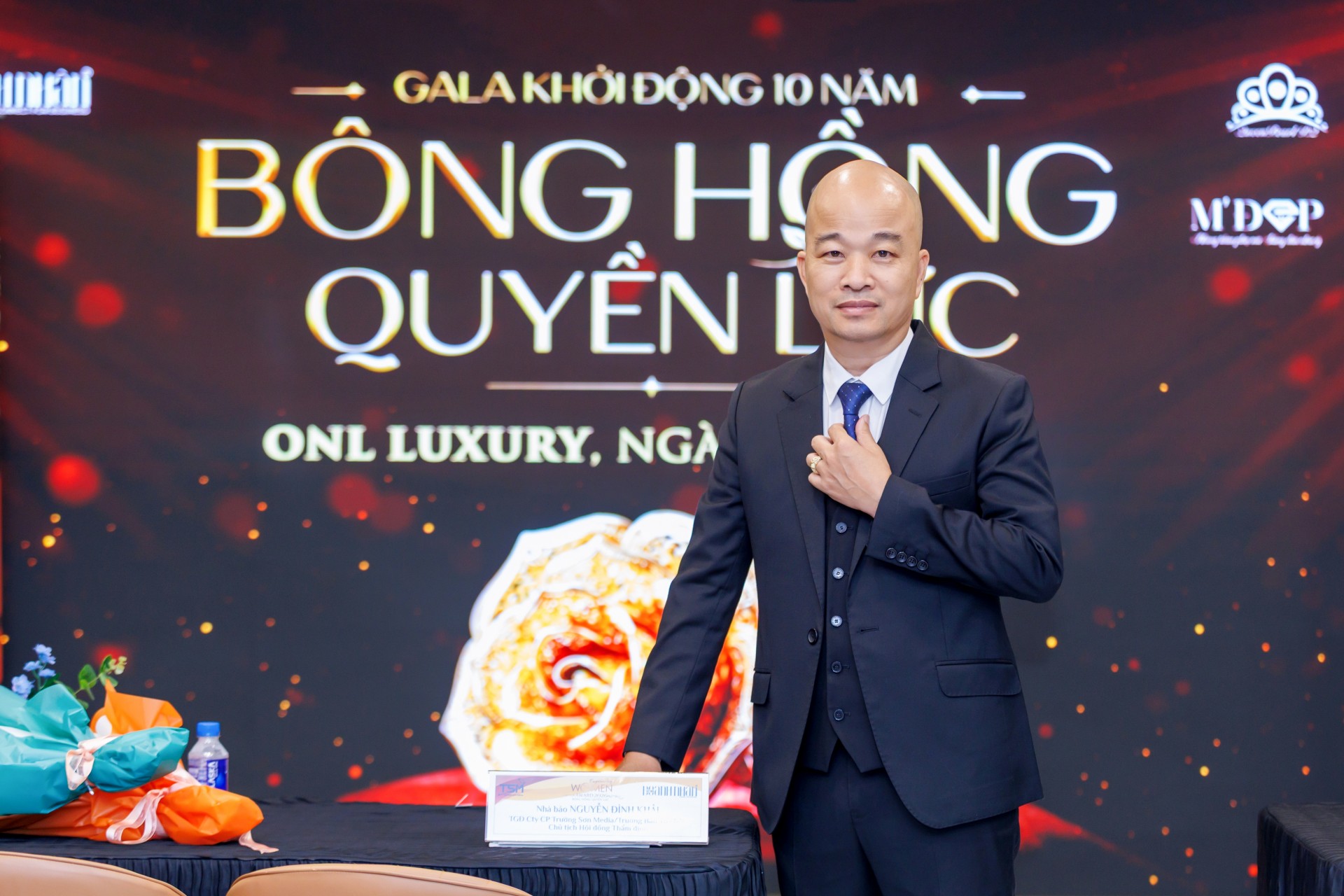 Nhà báo Nguyễn Đình Khải- Tổng Giám đốc Công ty Cổ phần Trường Sơn Media, Chủ tịch Hội đồng Thẩm định kiêm Trưởng Ban Tổ chức Giải thưởng Bông Hồng Quyền Lực 2026.