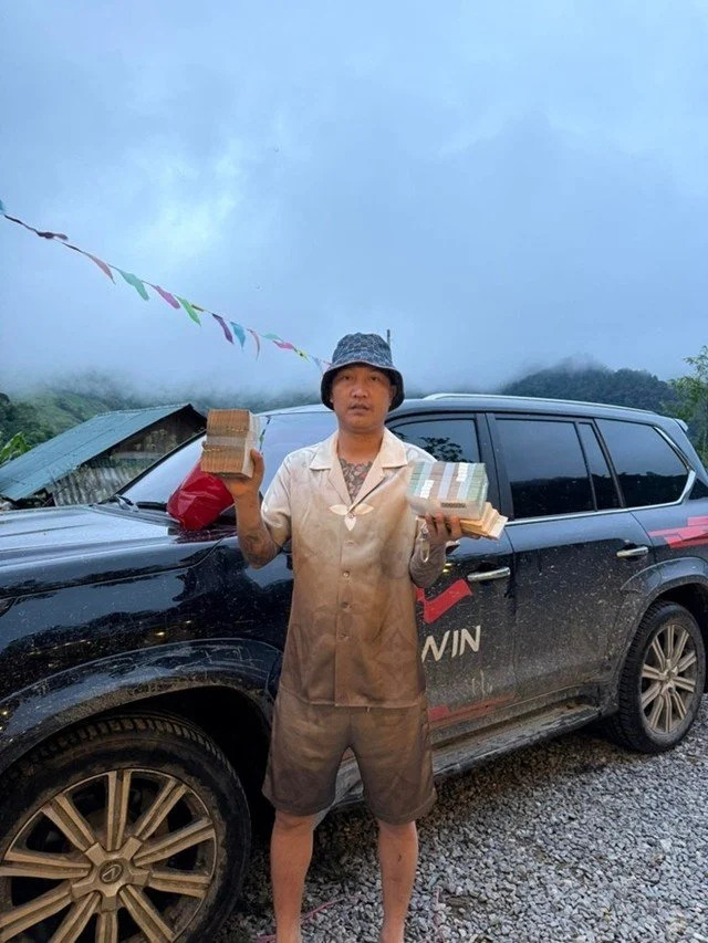 Vì sao Bùi Xuân Huấn có biệt danh “Huấn Hoa Hồng”? 2 09 1786284695 ly do dac biet khien bui xuan huan co biet danh la huan hoa hon 074746tai sao bui xuan huan lai co biet danh la huan hoa hong074746 up