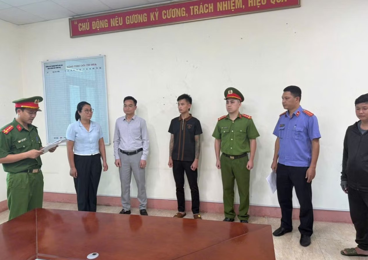 Khởi tố tài xế ô tô có nồng độ cồn, gây tai nạn khiến người đi xe máy tử vong 1 Cơ quan Cảnh sát điều tra thực hiện các quyết định tố tụng đối với bị can Phan Vinh Quang.
