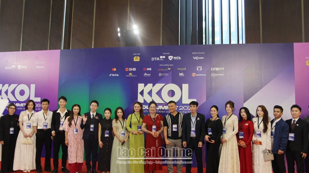 Hình ảnh toàn cảnh Hội nghị KOL toàn quốc 2026: Khi sức ảnh hưởng gắn với niềm tin số 17 Các nghệ sĩ và KOL tham gia hội nghị. Ảnh Du Kỷ